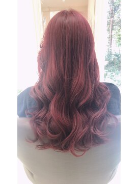 メビウス(Mebius) 個性的だけどガーリーレッドヘアー