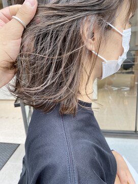 コードセブンス(Chord seventh) ホワイトベージュのインナーカラー切りっぱなしボブ【大貫】