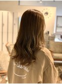オリーブベージュ