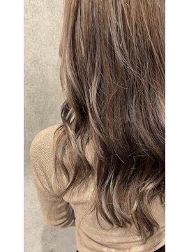 ヘアサロンM 新宿 アッシュベージュ