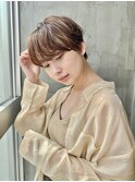 - フワッと柔らかさがありつつ大人の気品があるショートヘア -