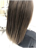 ミルクティーグレージュ×ストレートヘア