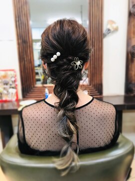 ヘアサロン ナヴィ 赤坂(NaVie AKASAKA) 編みおろしスタイル