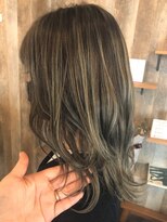 アルム(hair salon Alum)&nbsp;『 白髪ぼかしにもおすすめ♪ハイライトデザインカラー 』