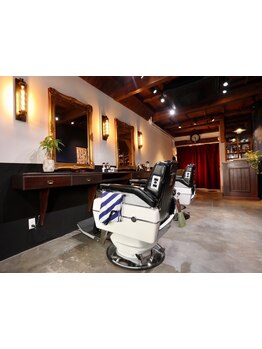 【アメリカンスタイルのバーバーサロン】フェードカットの技術とこだわりの店内が人気の秘密！