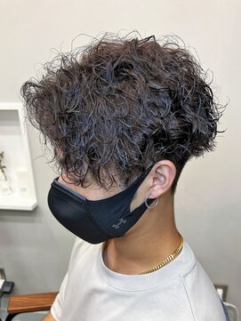 スナッグルサロン(SNUGGLE SALON) センターパート/ツイストスパイラルパーマ/かき上げヘア/メンズ