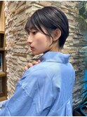 横顔が美しいショートヘア