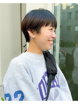 カフ(CAF) CAF 照下 小顔に見せるヘア ネビージュ ショートカット 大阪