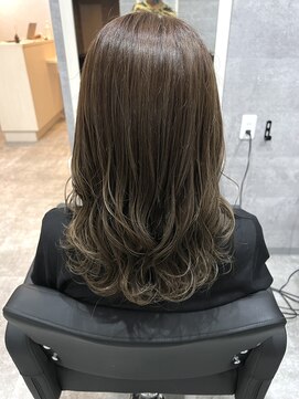 ジーナ 博多(Zina) レイヤーカット×オリーブグレージュ