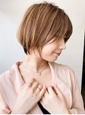 白髪ぼかしハイライトベージュカラーショートボブ