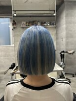 ルイス(L'wis)&nbsp;ホワイトカラー＋アイスブルーのハイライトボブヘア♪朝長
