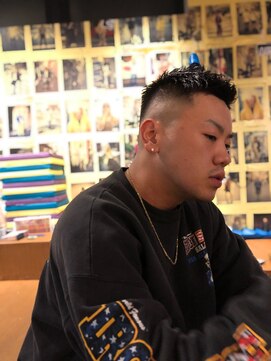 メリケンバーバーショップ フクオカ(MERICAN BARBERSHOP FUK) かき上げヘアショートレイアーくせ毛風パーマフレンチボブa1