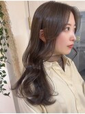 オリーブベージュ