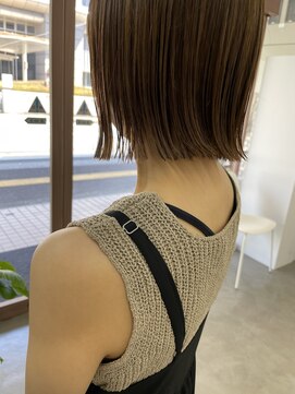 キートス 高知店(kiitos) ★パツっと切りっぱなしボブ