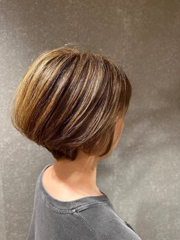 ヘアーアンドライフ ブランシェ(HAIR&LIFE Branche)の写真/白髪は隠すもの、そう思っていた。だけど、カラーやケアを変える事で自分らしく輝ける味方になってくれる。