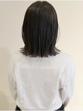トップヘアー アヴェニュー 刈谷(TOPHAIR Avenue) 肩につく程のプツッとボブ