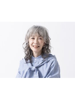 《グレイカラー》白髪染めから白髪を生かしたグラデーションカラーまでお客様に合わせたグレイカラーを♪