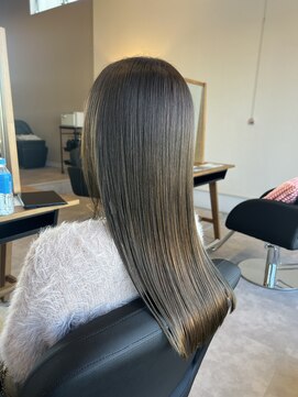 ワッペン(wappen) *COREMEトリートメントでまとまりのある艶髪ロング*