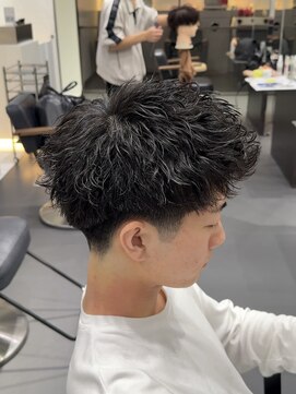 リップス 横浜(LIPPS) テーパーフェード ツイストパーマ ソフトツイストイナズマパーマ