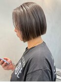ミルクティーグレージュ×切りっぱなしボブ×ブリーチカラー