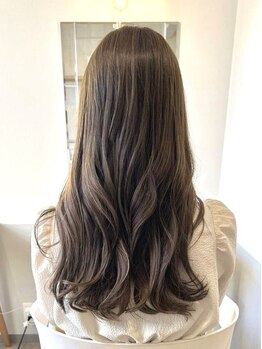 サカス(sacus)の写真/ダメージを補修するのではなく予防するという新発想！ダメージ95％減の薬剤で創る“抜け感×艶感”が人気♪