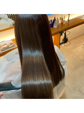 サクラ ビューティー ガーデン(SAKURA Beauty garden) 髪質改善OVERicsカラー/モカブラウン/うるツヤロング