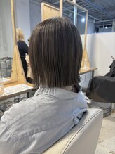 パースラヴ(PERS'LOV) 切りっぱなしボブ白髪ぼかしハイライト