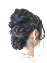 リラ ヘア サロン(rela hair salon)&nbsp;波巻き×おくれ毛×三つ編み 遊びをつけた華やかなup style