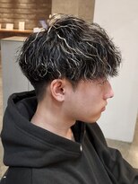 ニアウ 伊勢崎連取店(Niau)&nbsp;刈り上げマッシュメッシュハイライトツイストスパイラルパーマ