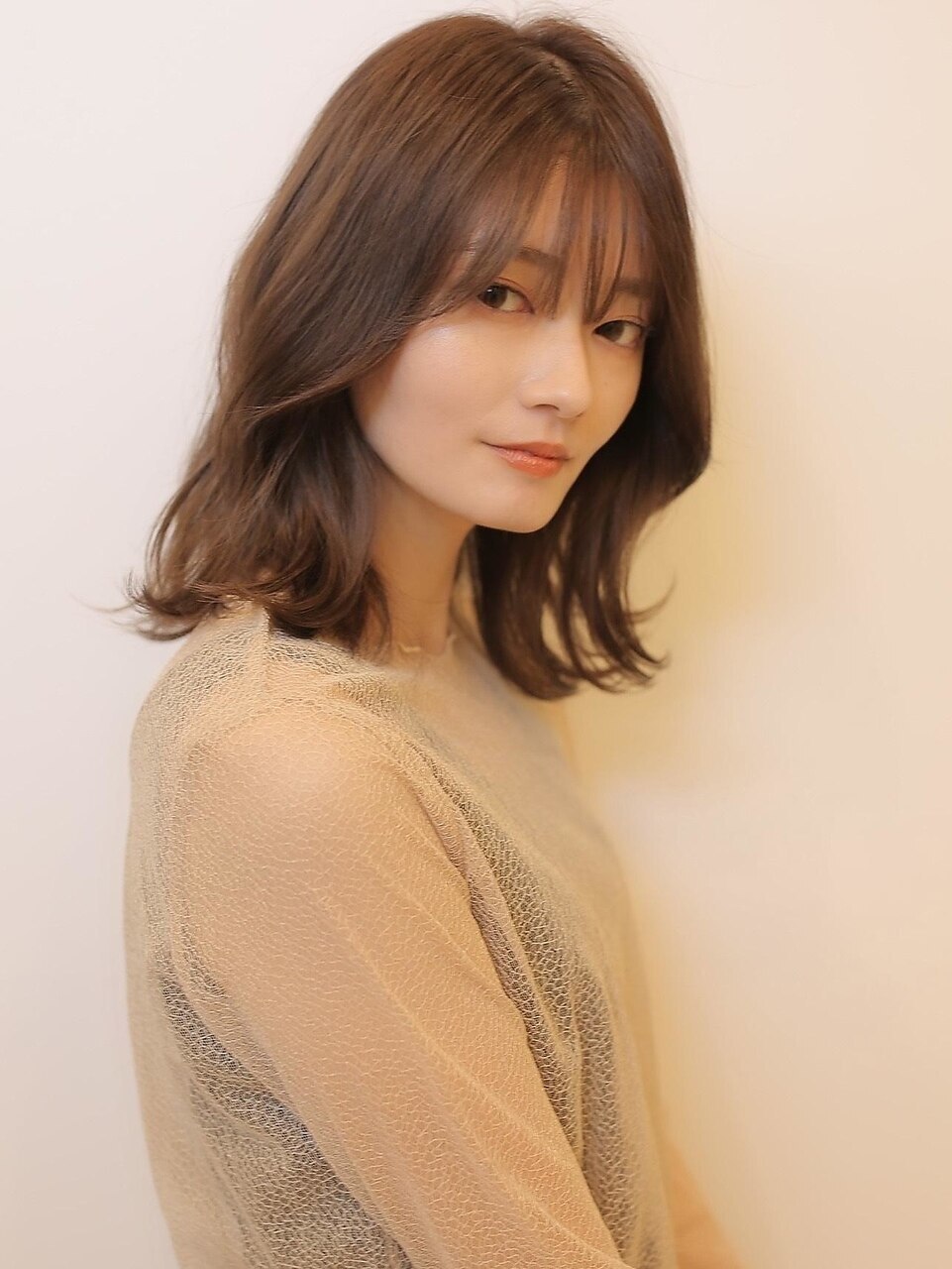 Agu hair》暗髪長めバング×サラ艶ロブ：L224222415｜アグ ヘアー
