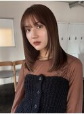 ミディアムレイヤー　小顔ヘア　メルティカラー　ストレートヘア