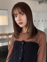 ミディアムレイヤー　小顔ヘア　メルティカラー　ストレートヘア