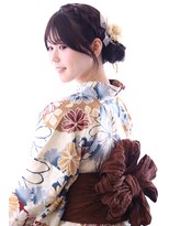 マルシェ(marche)&nbsp;サイドシニヨン 編み込み アップスタイル ヘアセット 浴衣着付け