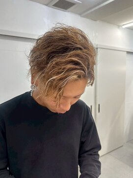 メンズサロン キング 心斎橋店(Men’s salon K!ng) 波巻きツイストスパイラルパーマ/フェザーパーマ/眉毛/メンズ