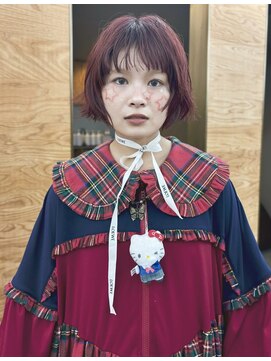 クイン(qin) コンパクトミニボブパーマ×ブリーチなしレッド