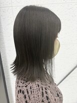 ビーヒアナウ N゜03 金沢駅西店(BE HERE NOW)&nbsp;くびレイヤーエモージュ大人かわいいモテ髪薄めバングくびれ