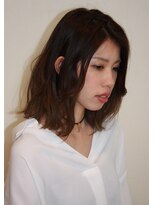 サロン ド ビューティー ラ デュース&nbsp;外ハネグラデーションカラーのウェーブヘアー