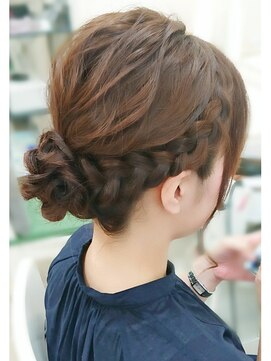 ヘアーメイク ティアラ(Hair make Tiara) シニヨンアレンジヘア☆+゜