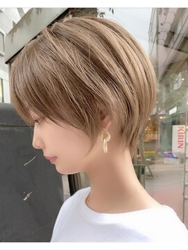 ラフ 新宿(Laff) 【Laff】新宿 20代30代40代 前下がりショートボブ 丸みショート