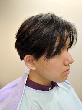 ヴェルデ シンバシ(VERDE SHINBASHI) 小顔補正立体カット 6:4分目 ロック ツーブロ カルマ フェード