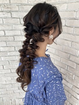 ハウス(HAUS.) ツイン編みおろし／ヘアセット／ヘアアレンジ／推し活ヘア