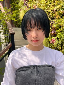 ソワ オモテサンドウ(SOIE OMOTESANDO) 【SOIE】ブルーカラーと顔周りカットのミニボブ