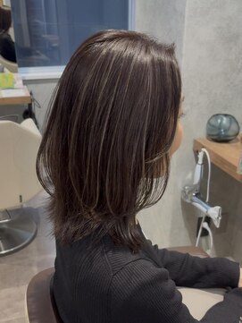 エン(en.) 細めでつくるコントラストハイライトグレージュ