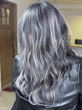 ブレイズヘアー(BLAZEhair) 【筋感バツグン】ホワイトシルバーバレイヤージュ×ブリーチ３回