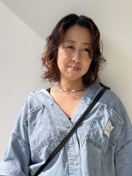 フォークロア 本店(Folk Lore) 大人のミックスパーマ。パーマの力で毛束を動かし似合わせる。