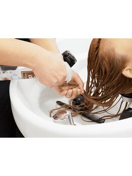 あなただけのうるツヤ髪を実現するカスタムトリートメント！特別な時間をお届けします。