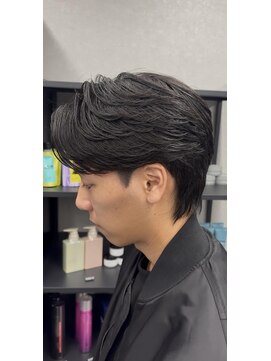 ナチュラルにキマる“爽やかセンターパート”