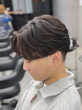 オーバルバイアピッシュ(OVARL by apish) ニュアンスセンターパートフェザーパーマリバースシャギー