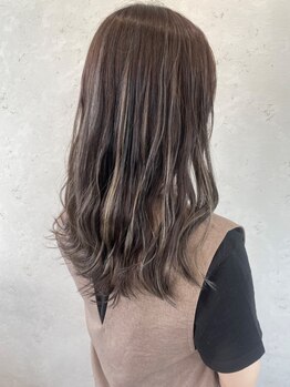 ミモラ(mimola)の写真/白髪を”活かして”染める◎毎日鏡を見るのが楽しくなる♪髪で自分を大切になれるきっかけになるサロン!