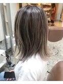 艶感◎外国人ハイライトバレイヤージュ×切りっぱなしボブ